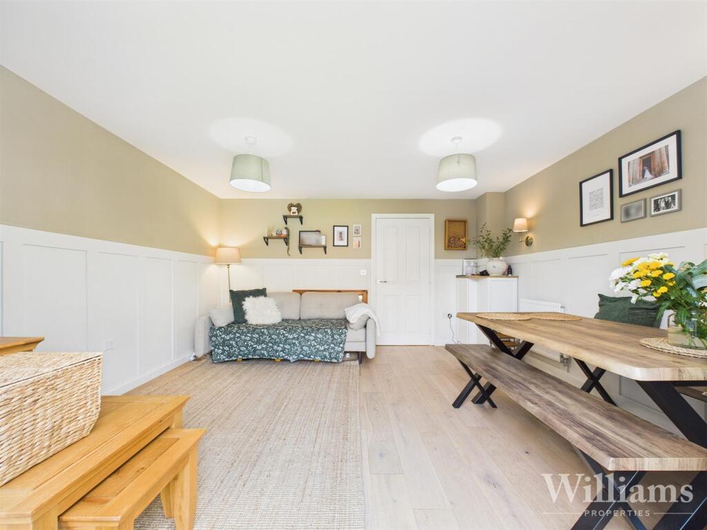 CAM02861G0-PR0418-STILL007 - Copy.jpg