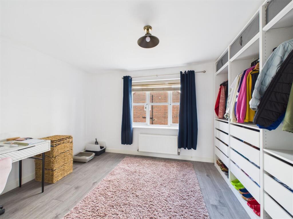BEDROOM 2