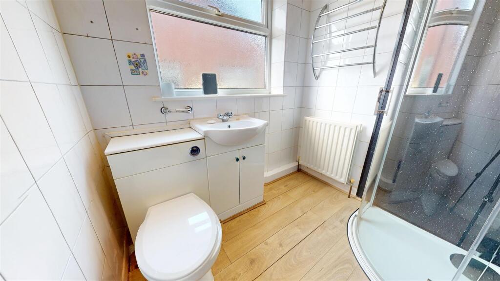 Wells Avenue Shower Room