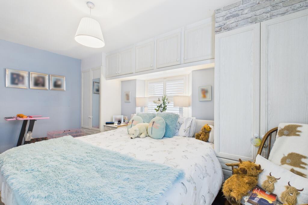 CAM04201G0-PR0125-STILL005