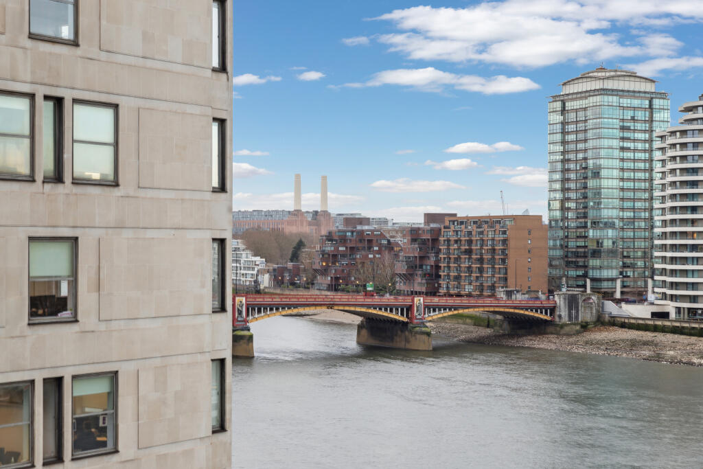 Flat 22, Peninsula Heights, 93 Albert Embankment, Vauxhall, London, SE1 7TY