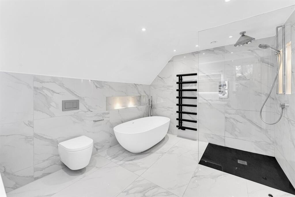 Bed 1 En Suite