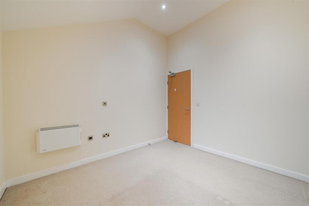 Bedroom 2-2.jpg