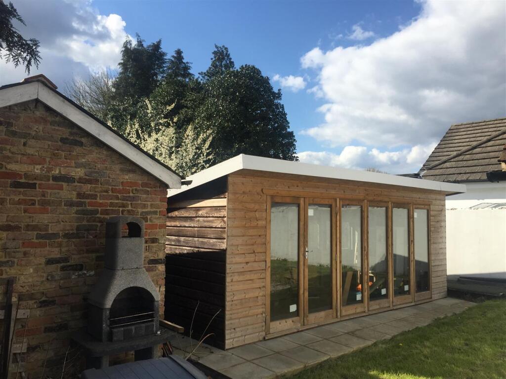 Shed.jpg
