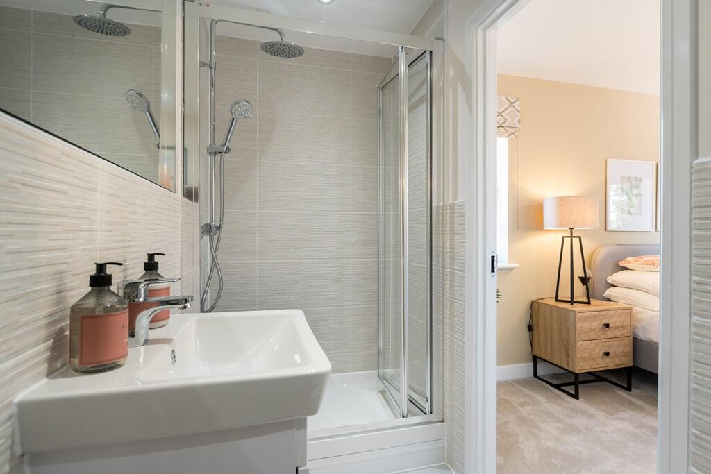 En suite shower room to the main bedroom