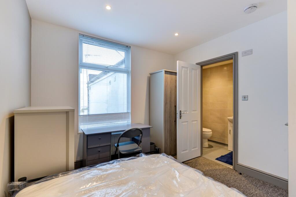 35 Sutherland Road-32