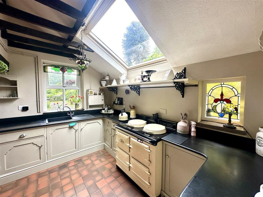 BREAKFAST ROOM/KITCHEN