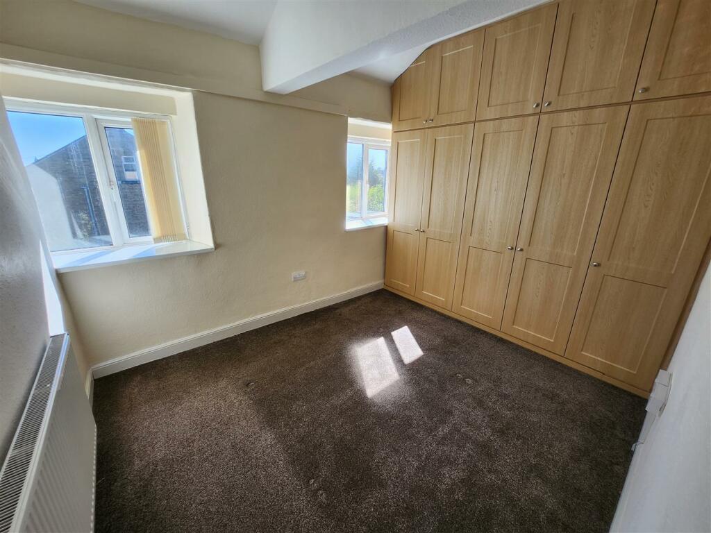 bedroom- 4 thorn tree street.jpg