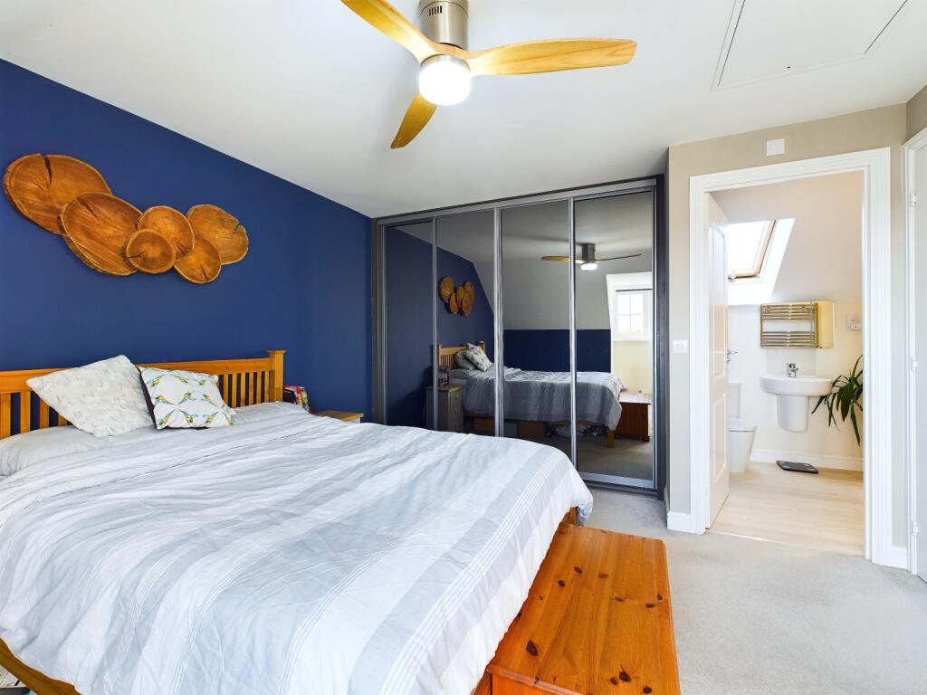 CAM03162G0-PR0171-STILL014