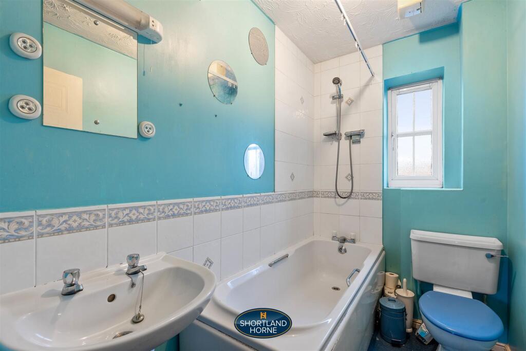 13 Lymington Drive (10 of 17).jpg