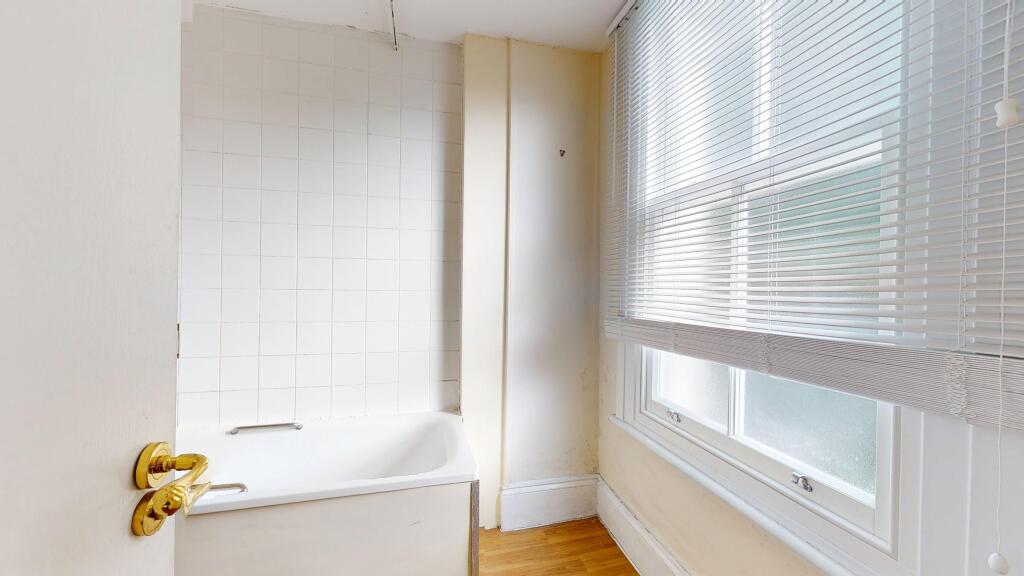 Flat B, 8 Pemberton Gardens, Upper Holloway, London N19 5RU