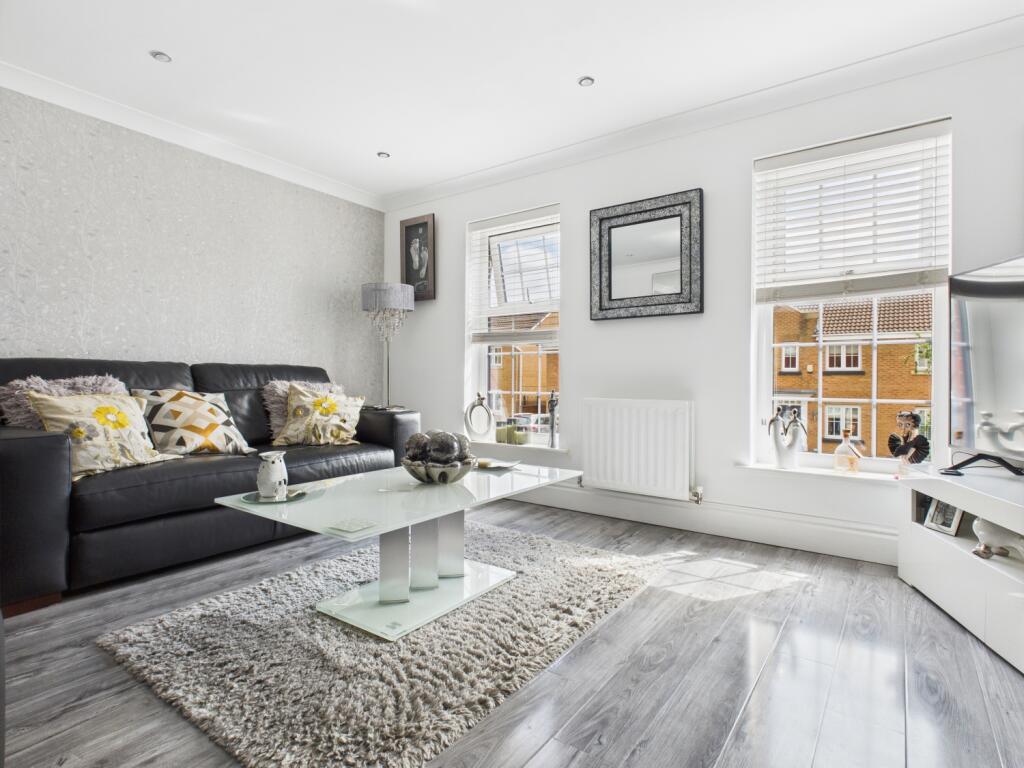 CAM03729G0-PR0088-STILL020