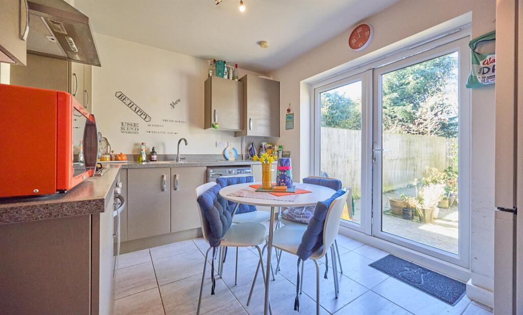 FITTED DINING KITCHEN TO REAR