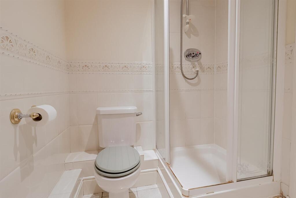 2-bed-2-bath-central-cheltenham (26).jpg