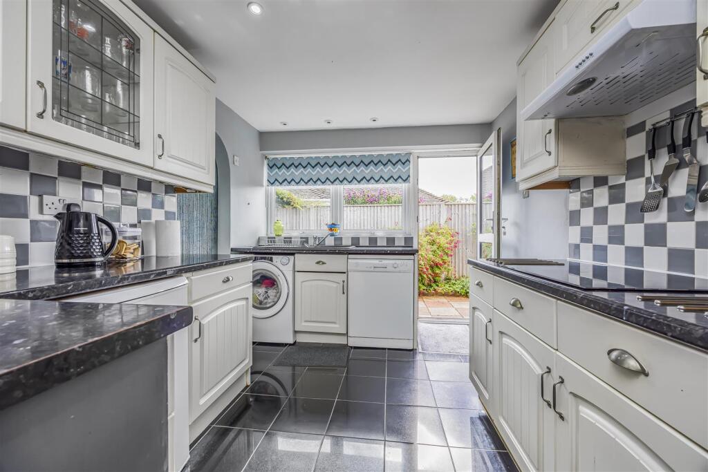 32 Maybush Drive, Emsworth-PorticoMarketing-Nexa-1