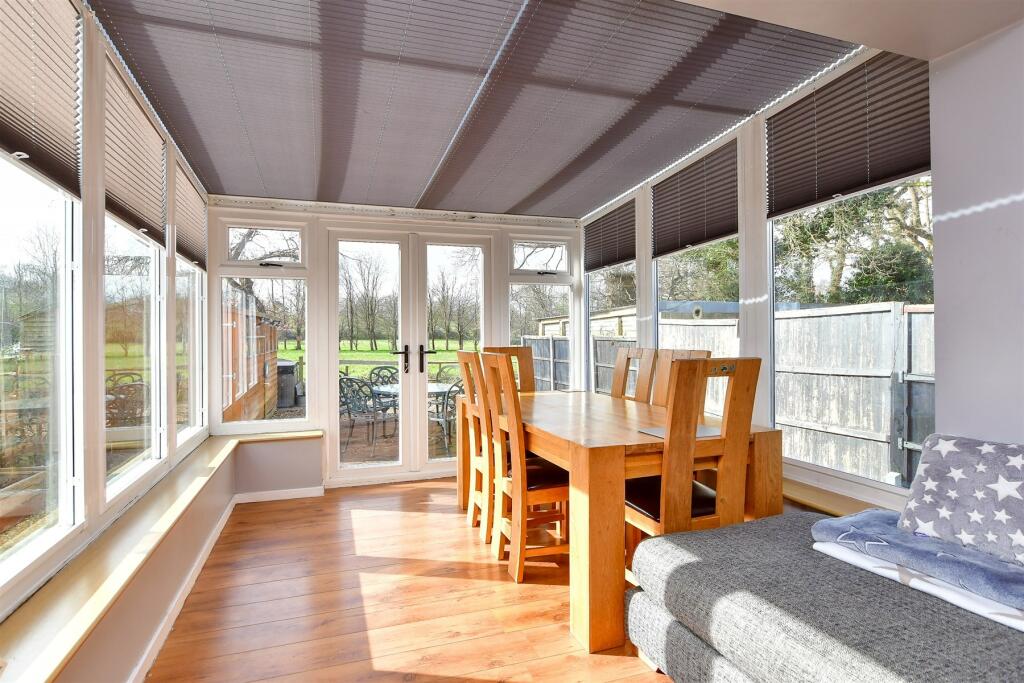 Conservatory/ Dining Area
