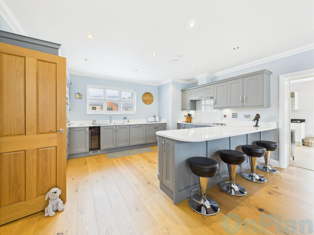 CAM04024G0-PR0028-STILL009