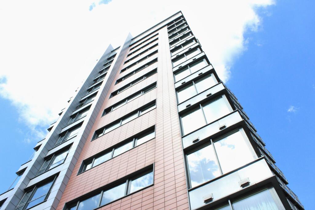 Flat , City Gate House, - Eastern Avenue, Ilford