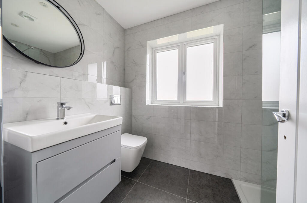 1376417-16-690c7c...