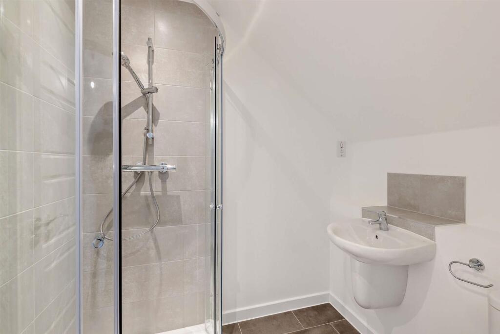 Bathroom 2.jpg