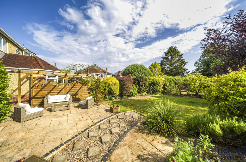 8456e46c-101f-43a...