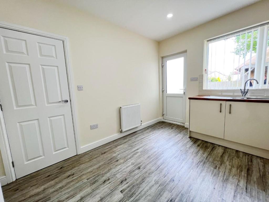 Kitchen 4.jpg