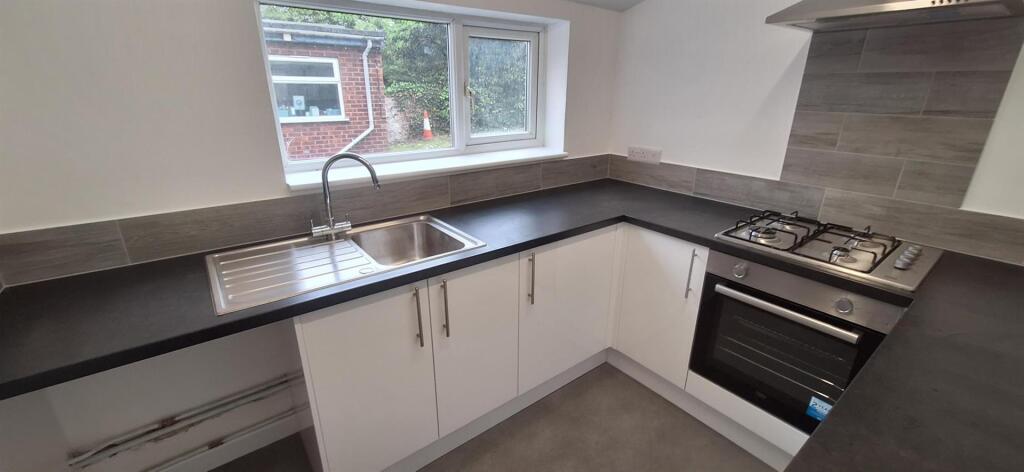 Kitchen 1.jpg