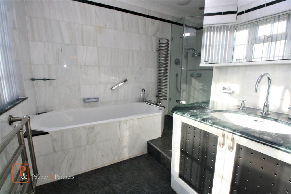 En-Suite Bathroom
