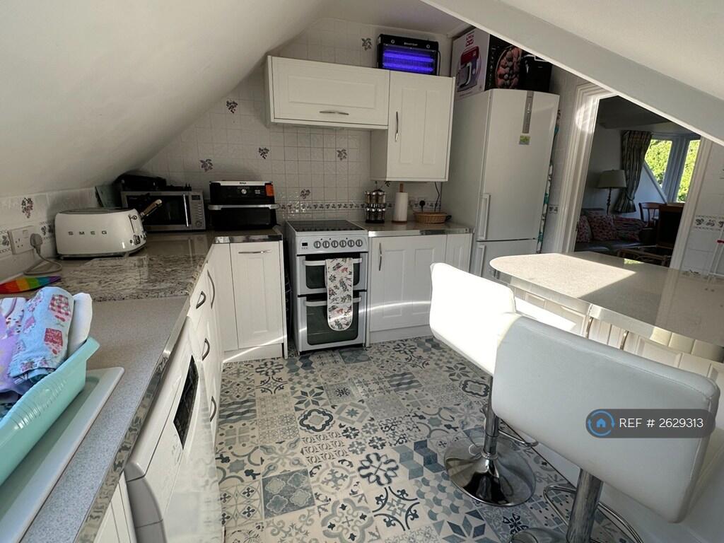 Apt Kitchen Breakfast Bar