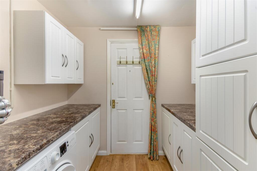 8671139-interior14.jpg