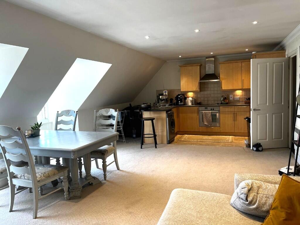 Kingston Road, London, KT19