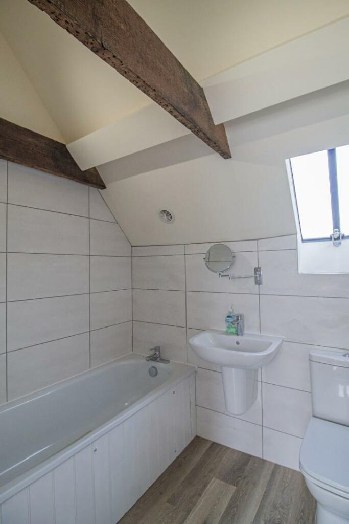 21a Churchgate Street_Bury St. Edmunds [Bathroom] 