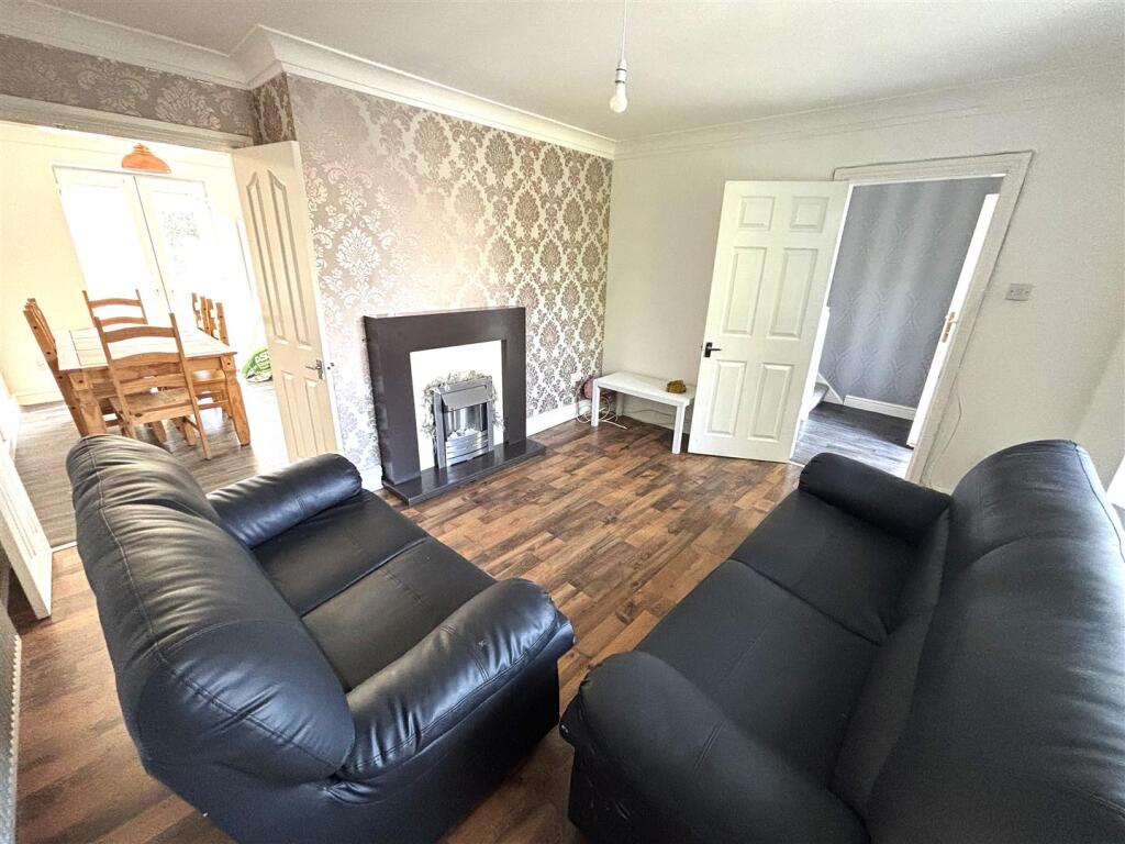 lOUNGE.jpeg