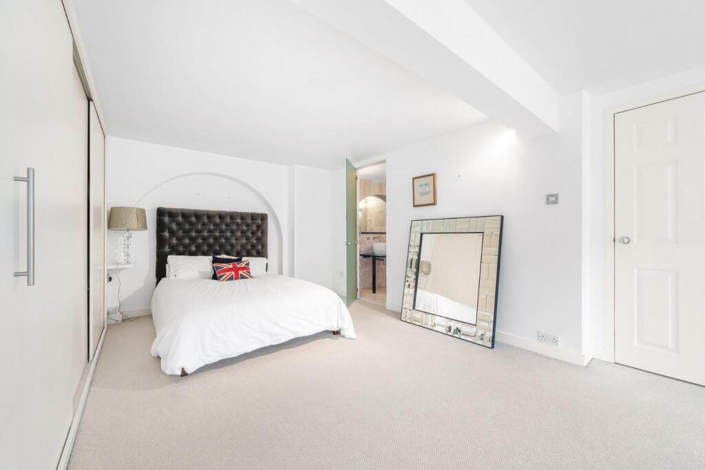 Bedroom 1.JPG