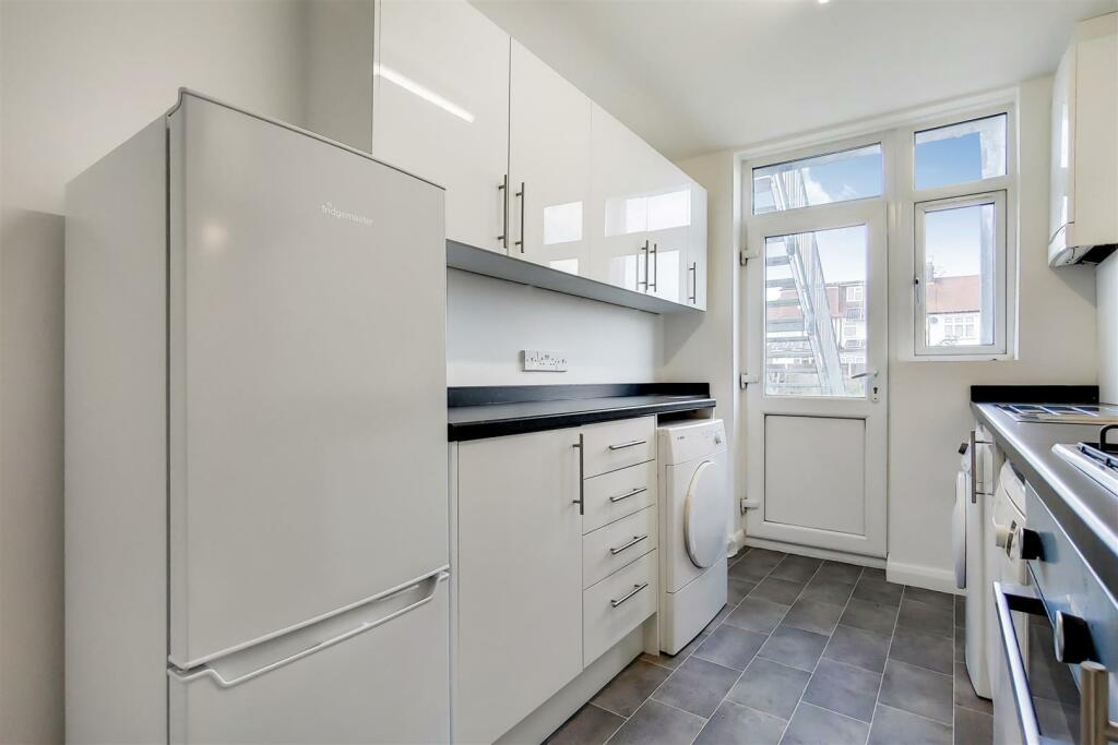 4_Kitchen-1.jpg