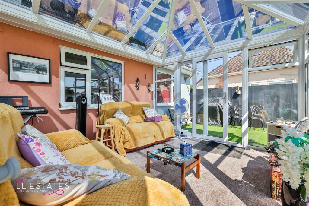 1 Roseview Crescent-4.jpg