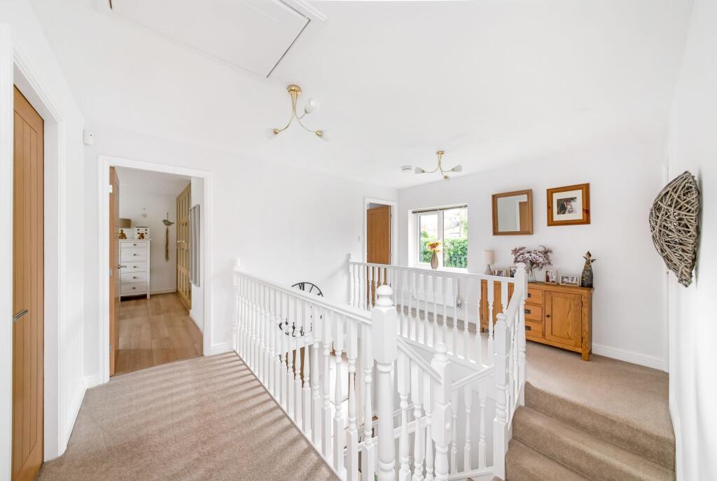 GALLERIED FIRST FLOOR LANDING