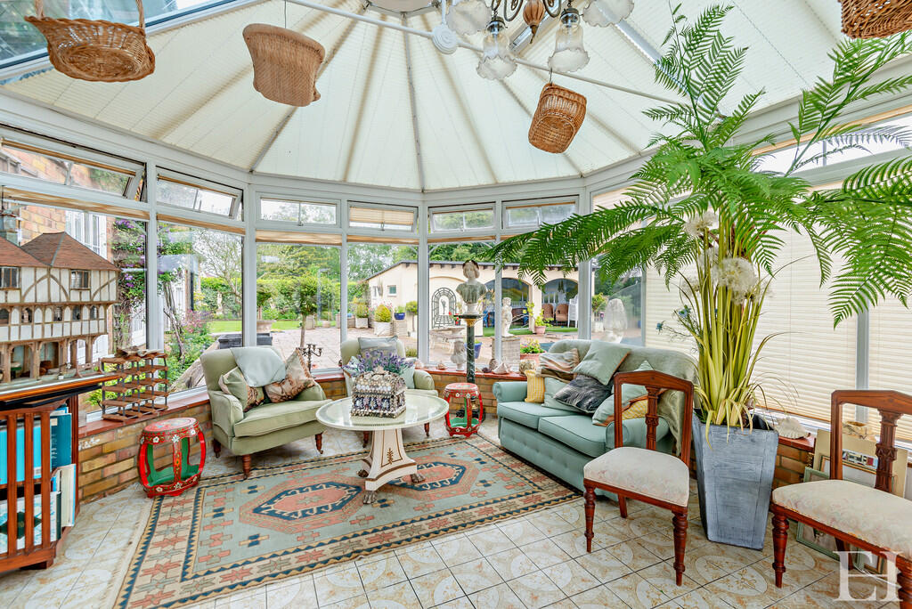 8594340-interiorW...