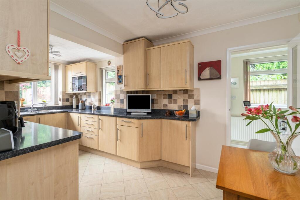 46 Hornbrook Grove_8.jpg