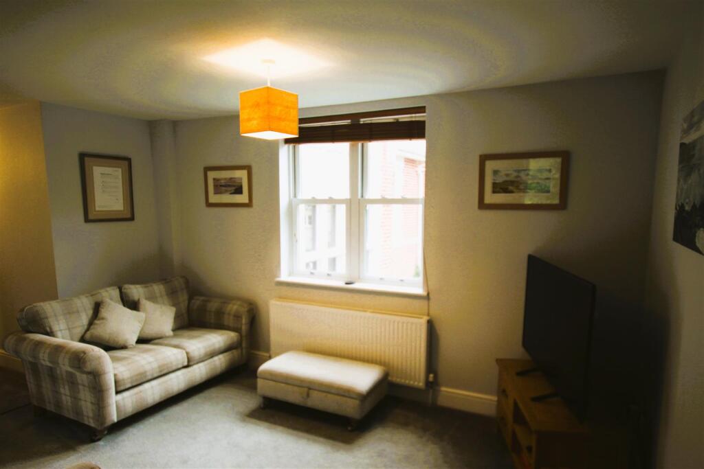 living room 4.JPG
