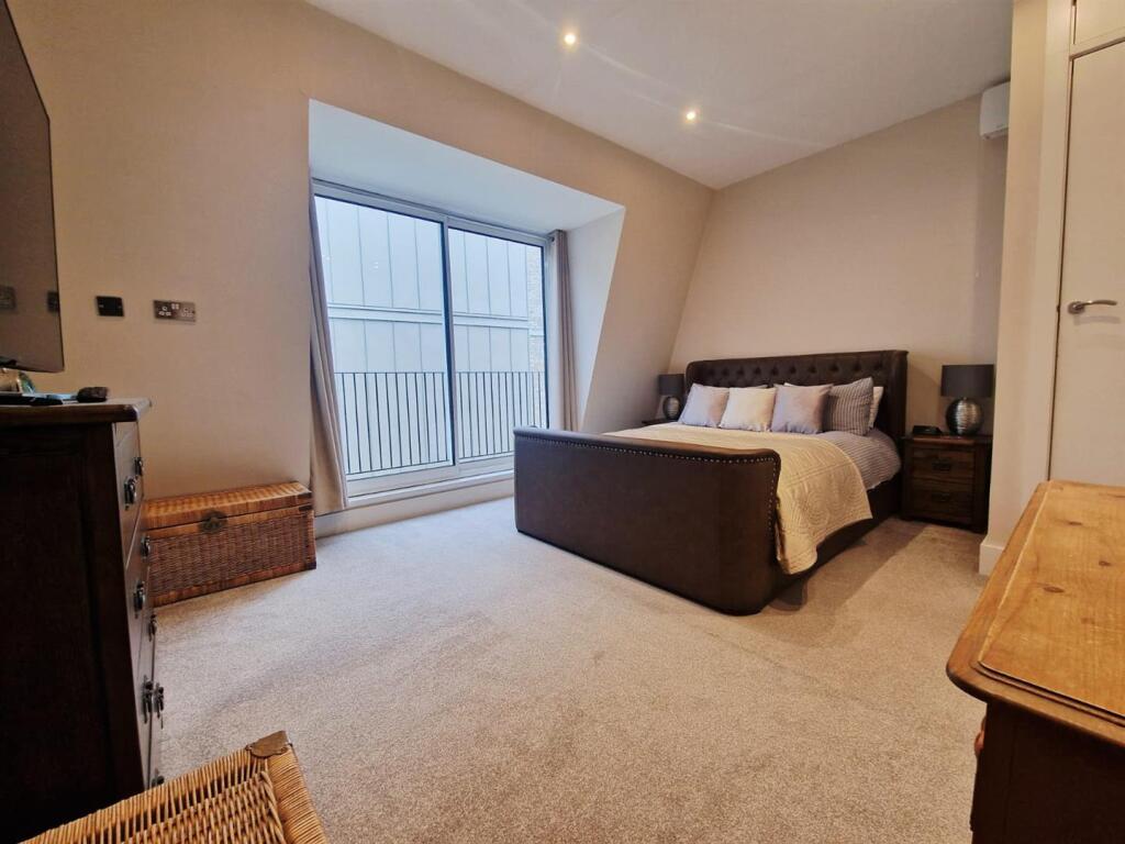 WhatsApp Image 2025-10-03 at 17.57.06.jpeg