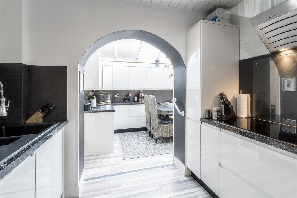 128 Watling Street 008.jpg