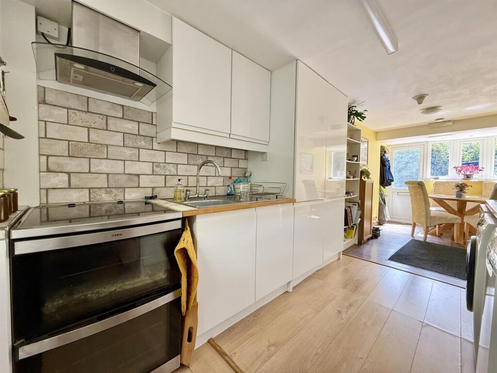 Kitchen1.jpg