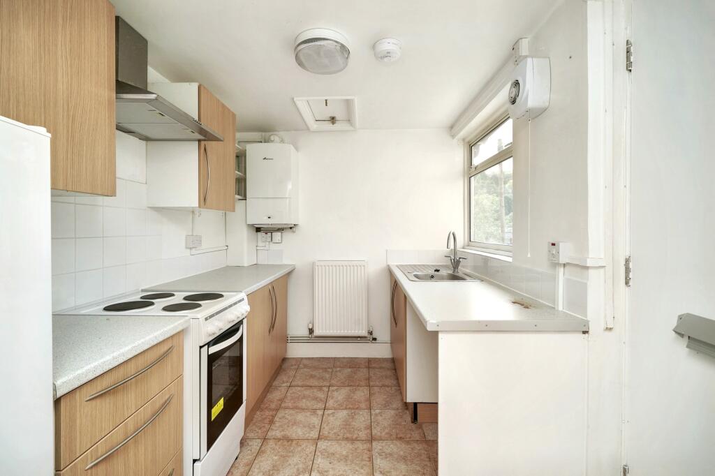 9B Farningham Road, Caterham, CR3 6LL