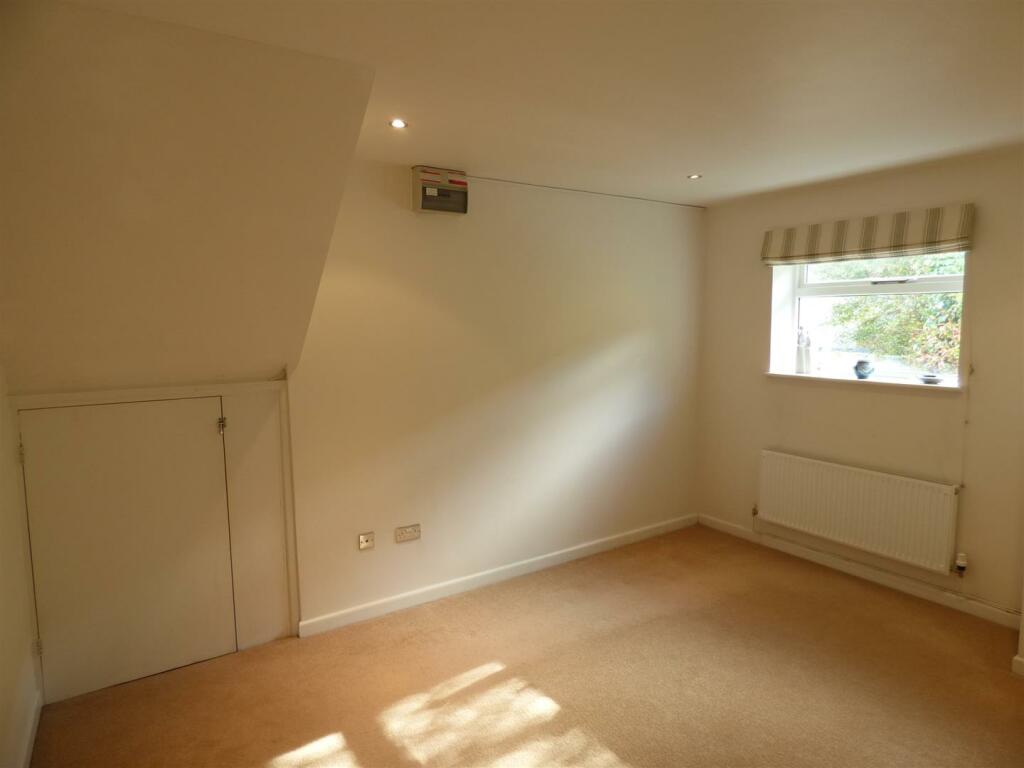 bedroom.JPG