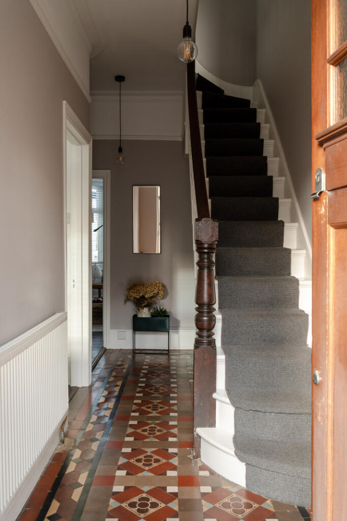 322878 - Tottenhall Road, London N13 - high res...