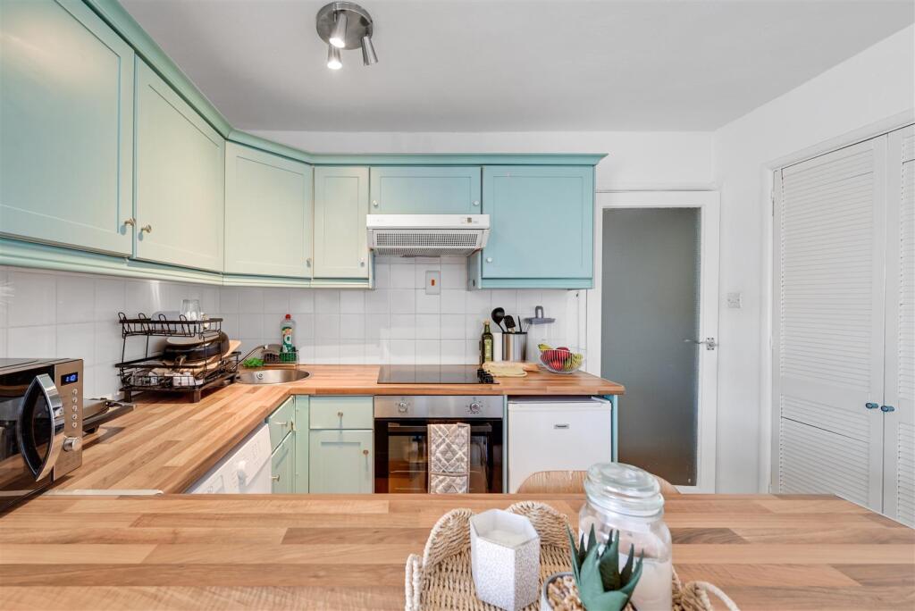 kitchen 1.jpg