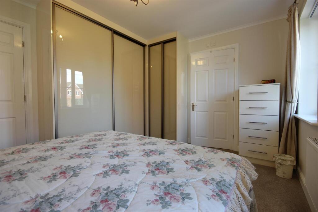MASTER BEDROOM (REAR)