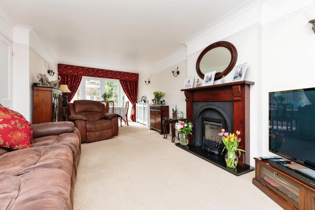 Lounge/Dining Room