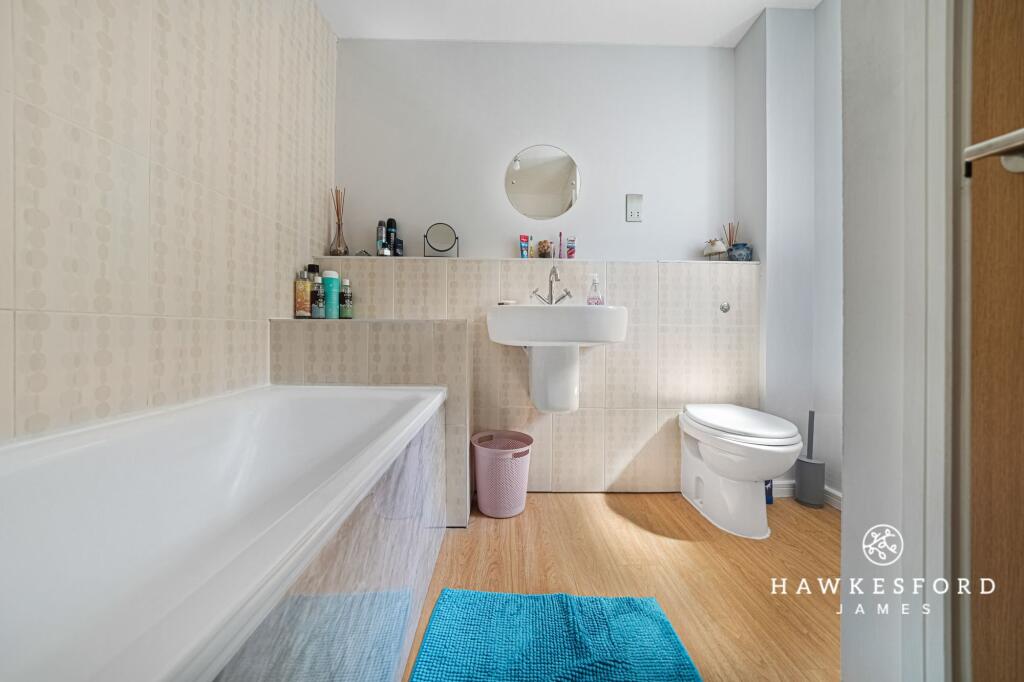 Barnfields Court, Sittingbourne - Bathroom